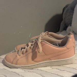 Nike Women's Peach Sneakers
